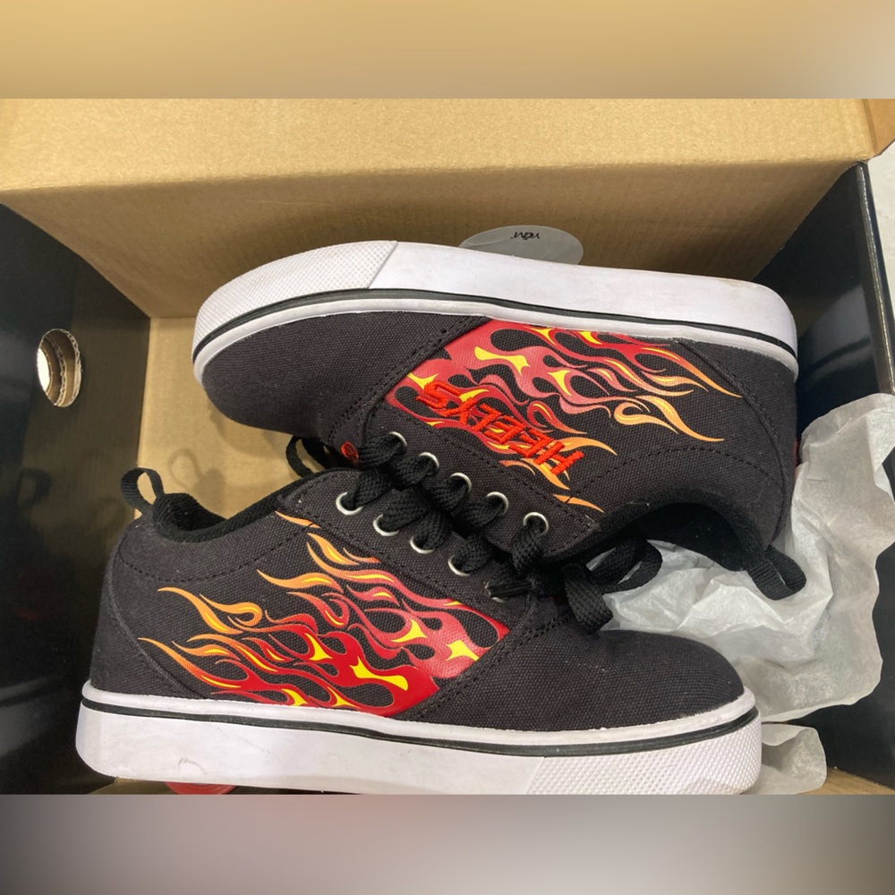 Kids Heelys shoes size Youth 1